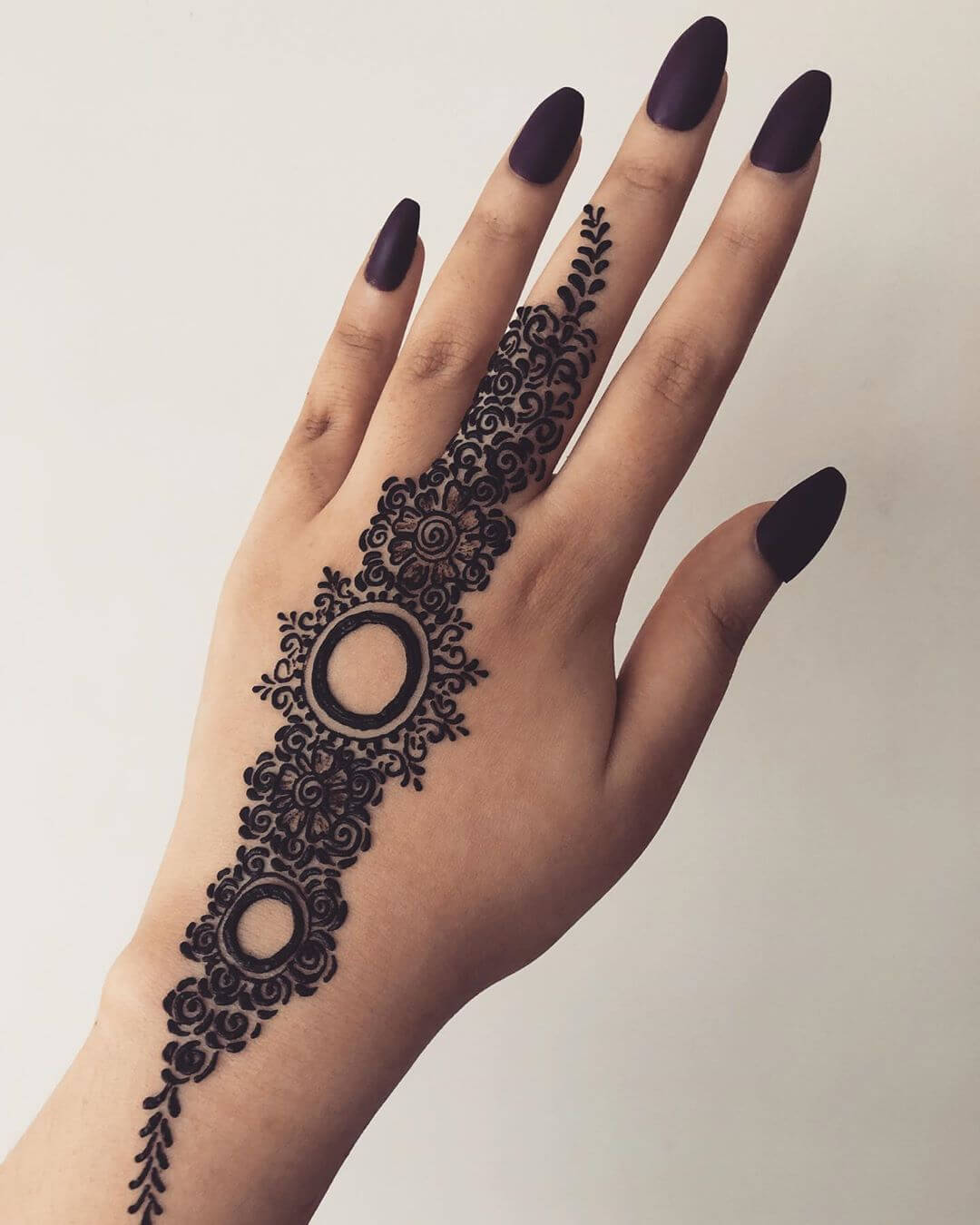 One Finger Intricate Mehndi Design