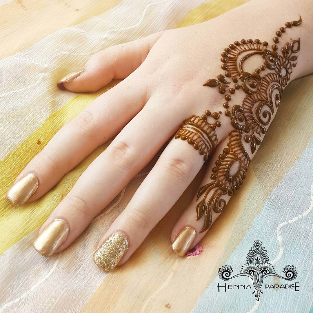 One Finger Traditional Mehndi Design