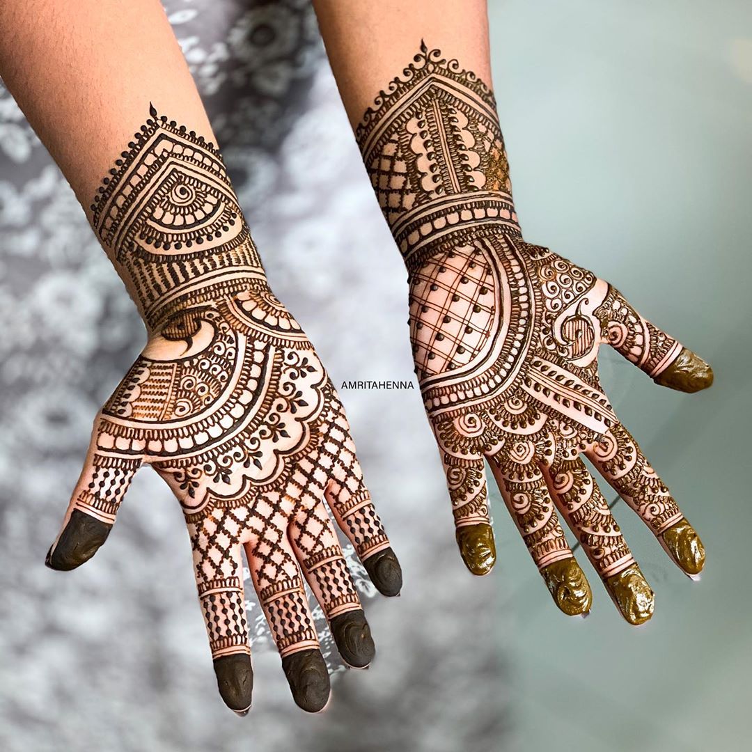 Magnanimous Marwari style mehendi for shining brides