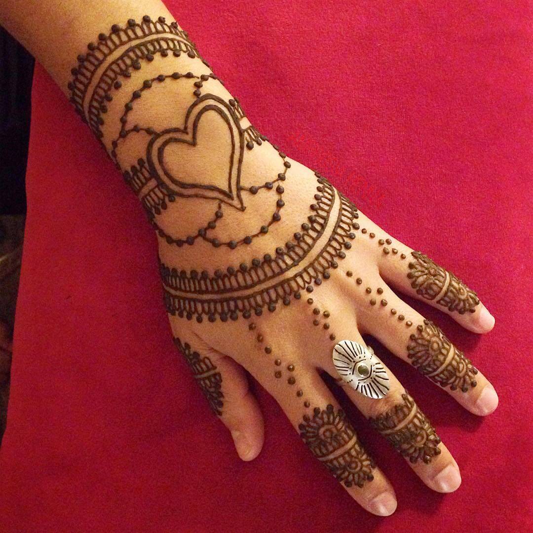 Attractive heart mehndi design for back of the palm