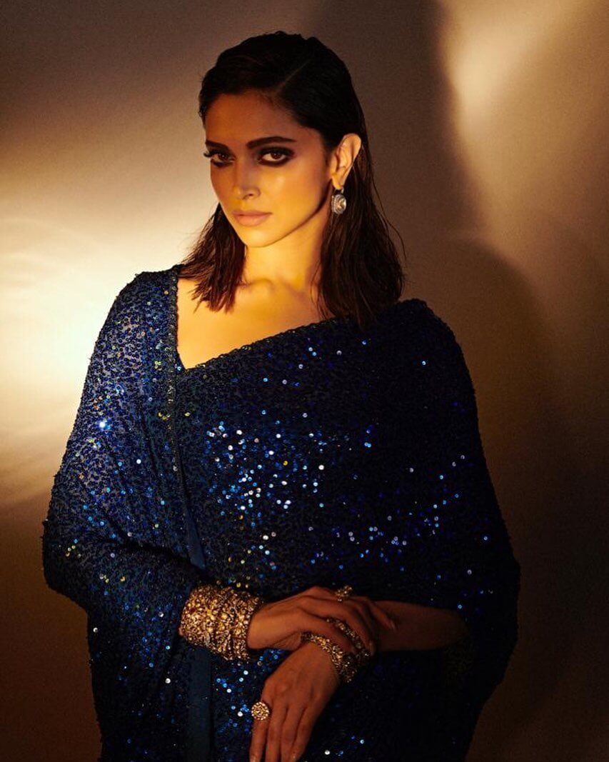 Deepika Padukone’s golden bangles and earrings with navy blue saree