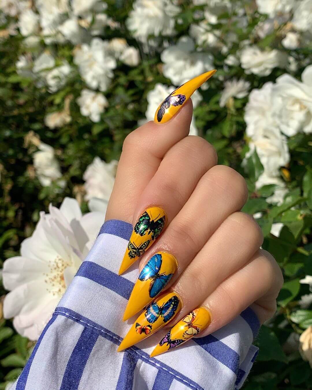 Adding Fashion And Contrast To The Pointed Nail Art