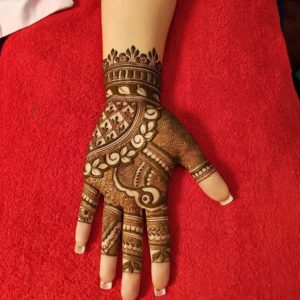 Simple and Easy Mehndi Designs for Bridal and Karva Chauth | Mehndi designs  for hands, Round mehndi design, Henna tattoo designs