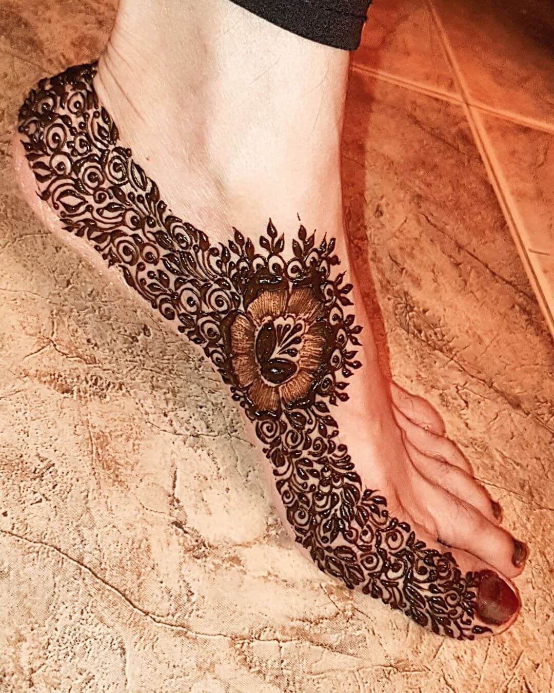 Intricate side Mehendi designs for Feet