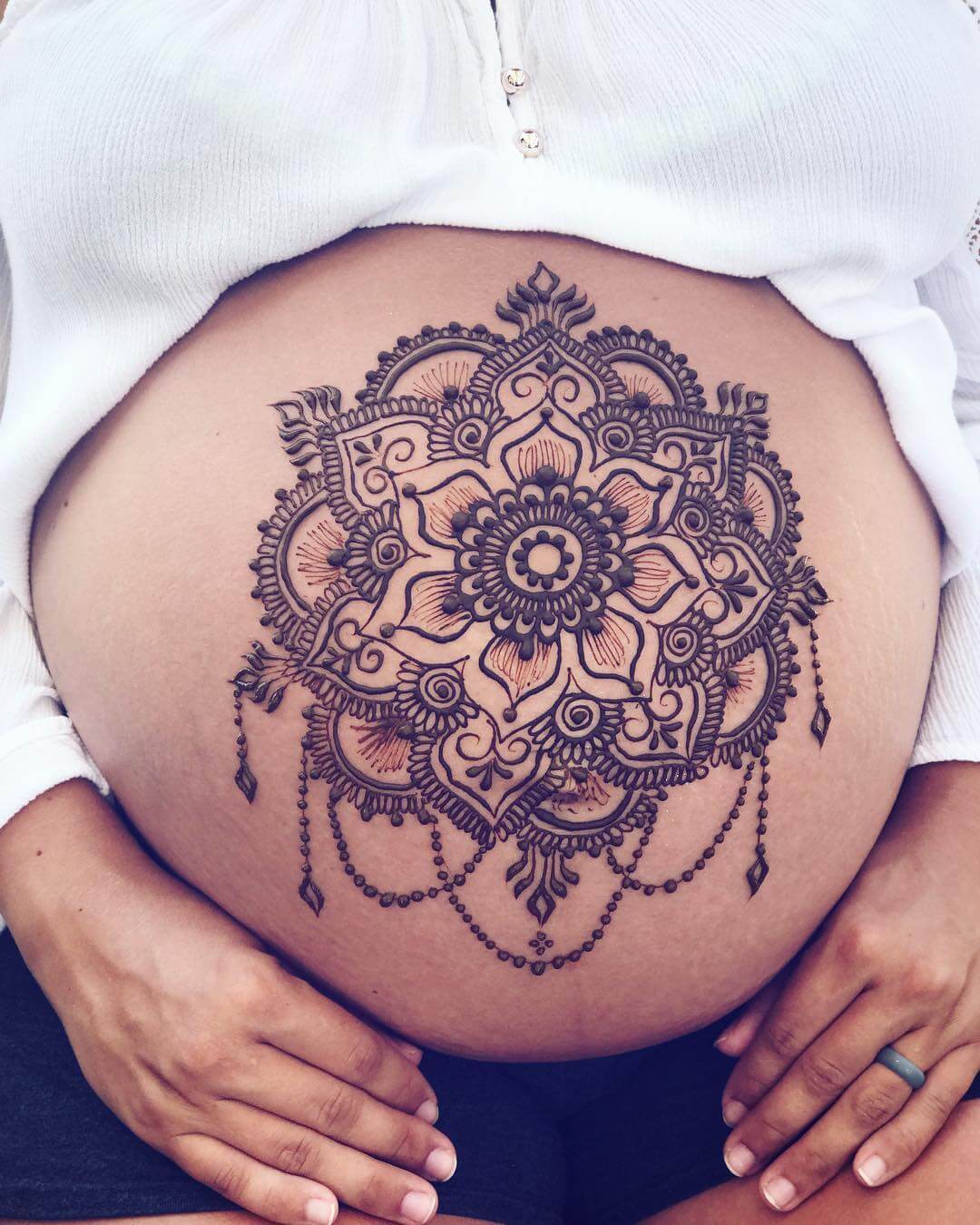 Dazzling floral Amazing Pregnant Belly Henna Designs