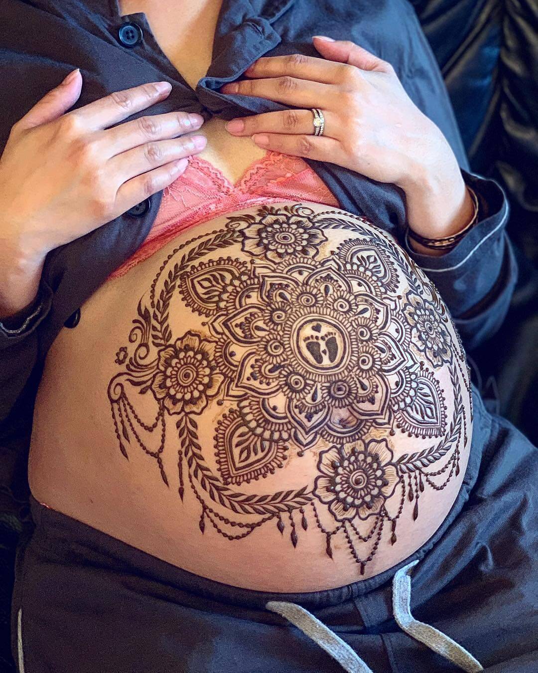 Footprints immersed in the sea of florals Amazing Pregnant Belly Henna Designs