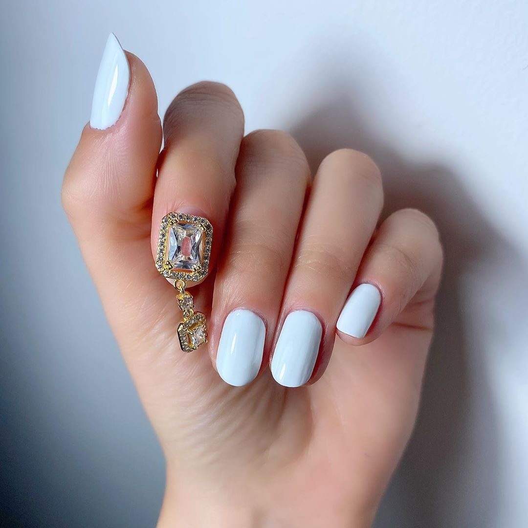 Diamond Manicure White Nail Art Designs