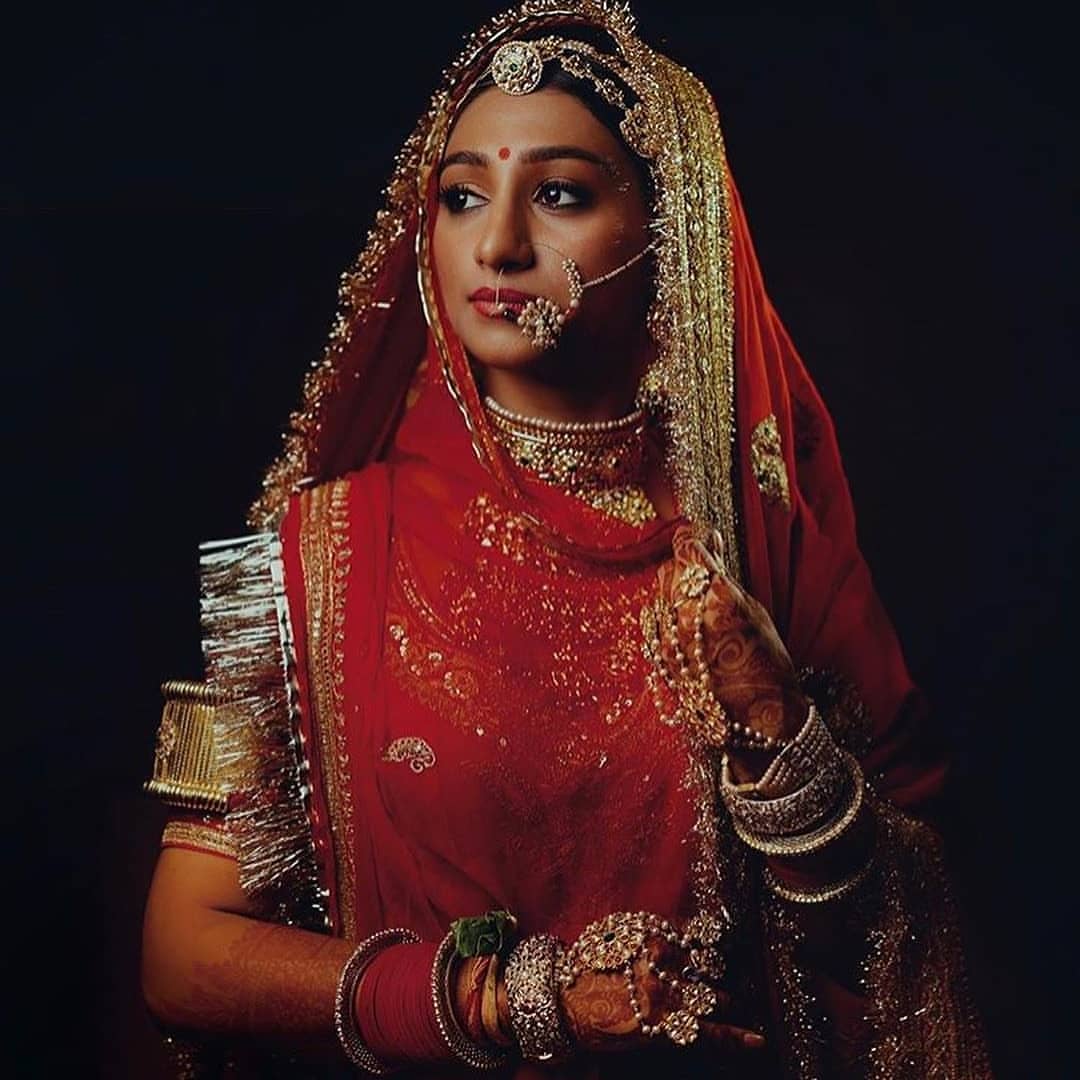 Mohena Kumari Traditional look Indian Brides Haath Phool Designs