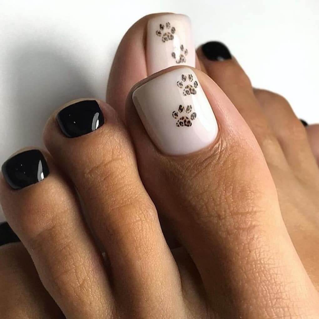 Dog paw print Black And White Toe Nail Art Designs