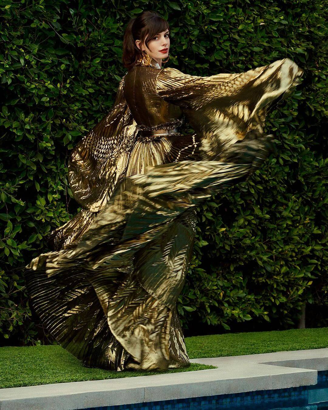 Anne Hathaway Dresses "The Golden Gown Of Anne"