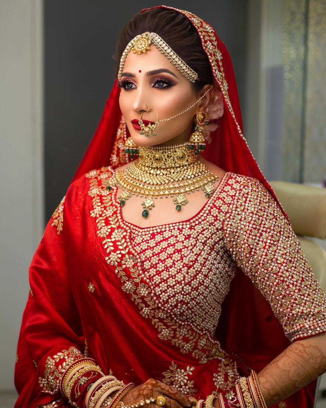 Bold And Traditional bridal Look - traditional Gujarati bridal makeup looks