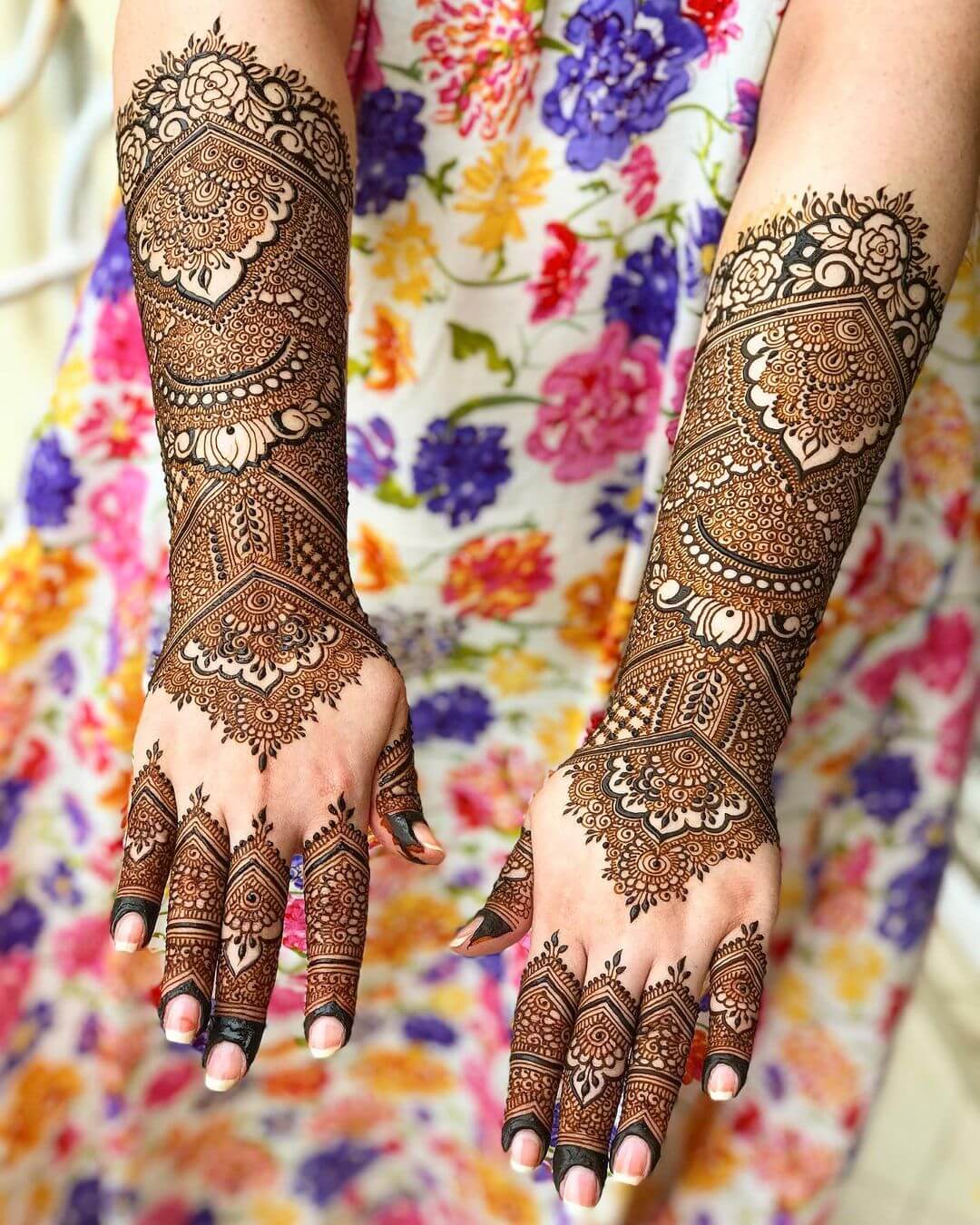 Pakistani Bridal Mehndi Designs for Front and Back Full Hand The V - Shaped Mehndi Design