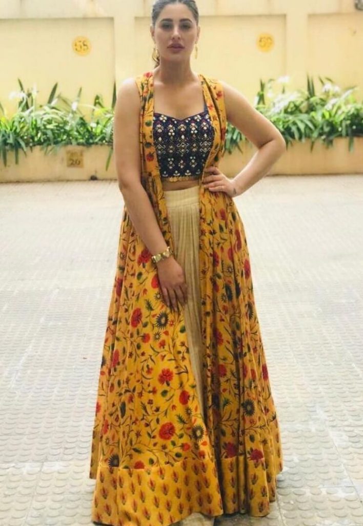Traditional Yellow Outfits for Indian Festivals (4) K4 Fashion