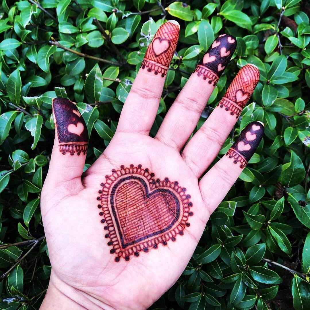 Ordinary heart mehndi design for palms