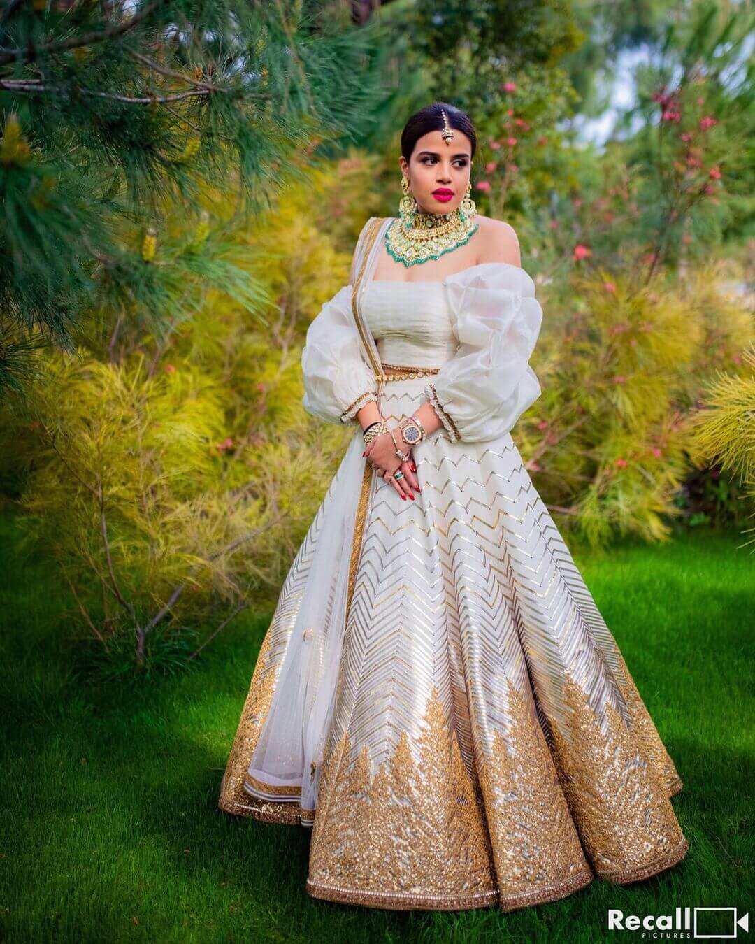 All Sorts Of Royalty Added To This Lehenga!