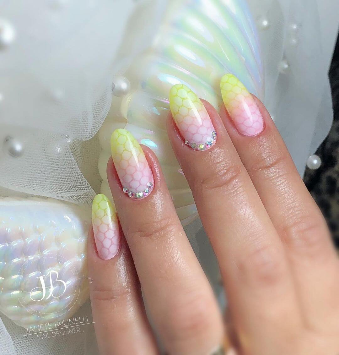 Airbrush Nail Art Designs Airbrush nail art design in yellow and pink