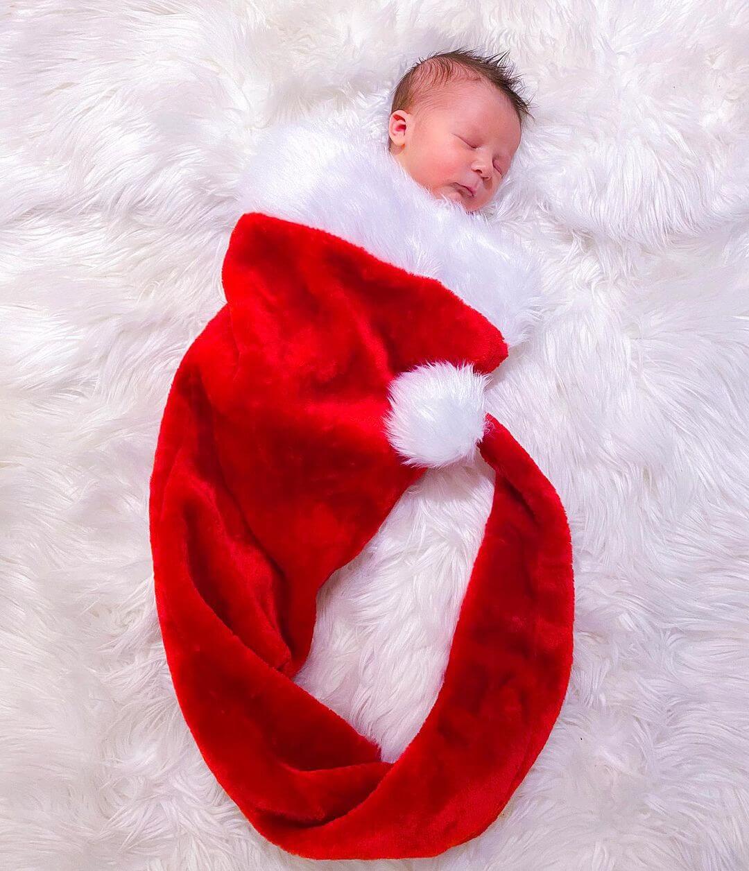 Christmas Photoshoot Ideas for Your Baby Wrap Your Baby Around The Red Santa Hat