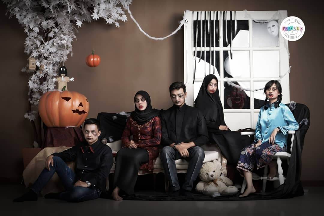 The Spooky Family Photo
