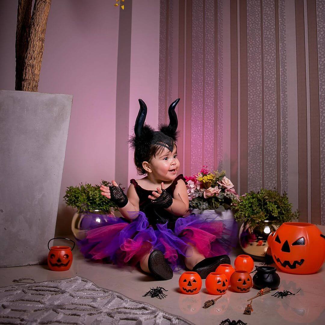 Halloween Photoshoot Ideas for Kids If you're looking for a creative way to photoshoot this Halloween, then you need to try this