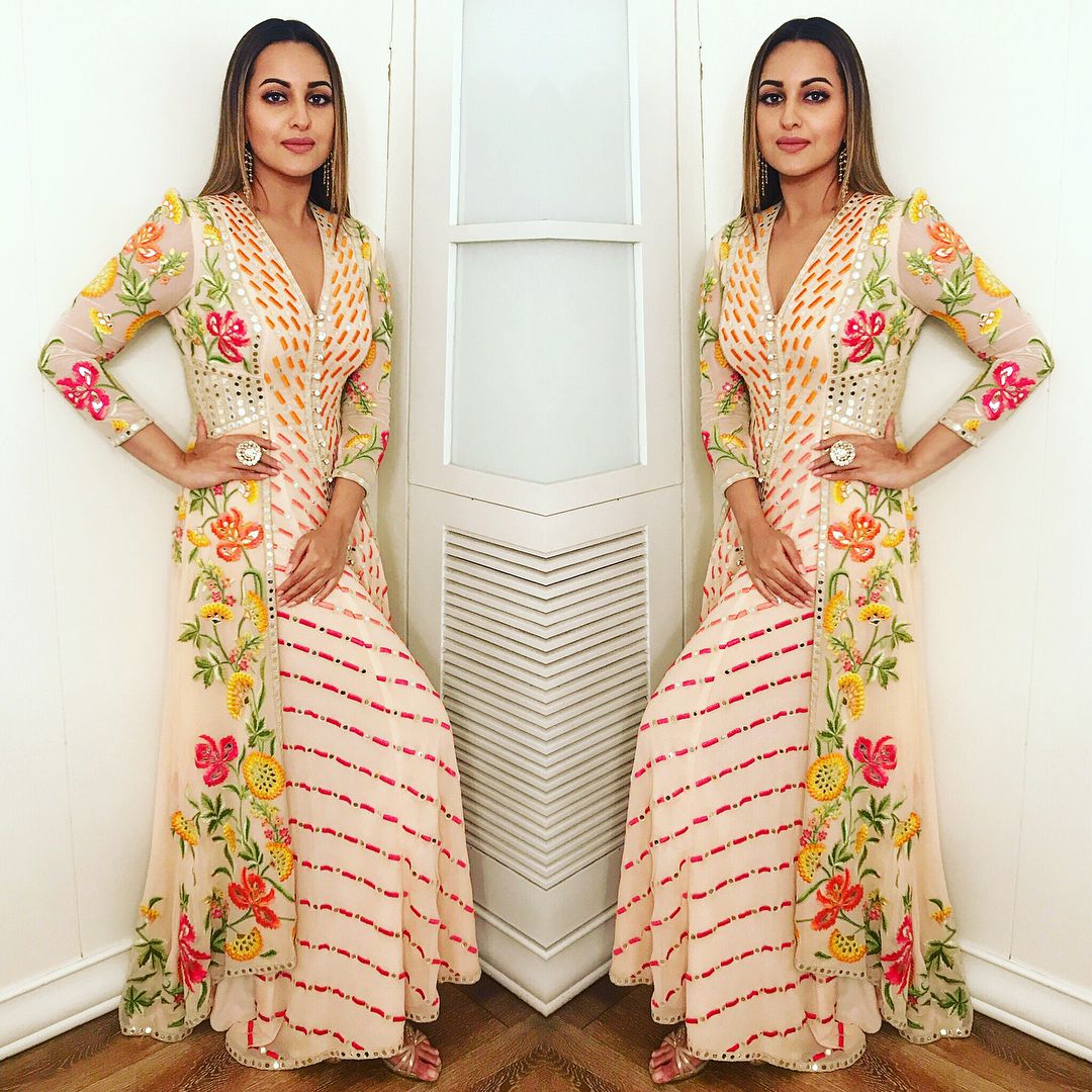 Modern Designer Suit of Sonakshi Sinha's Dresses