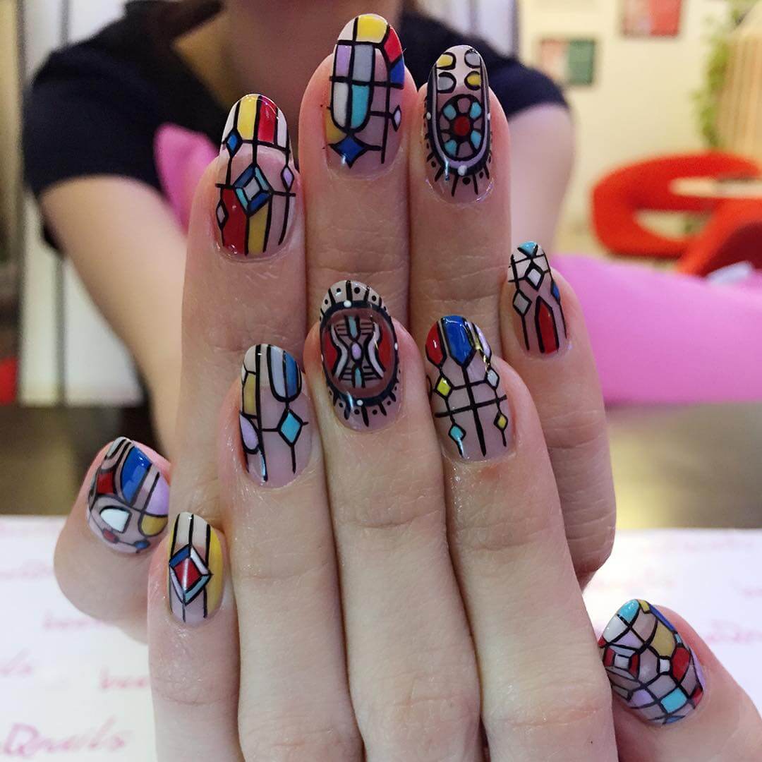 With a touch of futurism these stained nailart stand out of the box