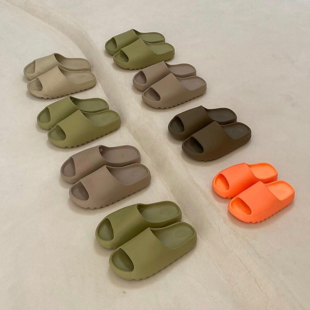 PILLOW SANDALS AND SLIDES