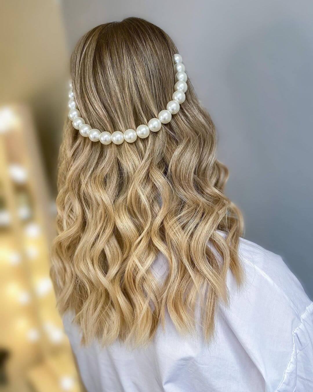 Bridesmaid Hairstyle for Young Women Waves And Pearls