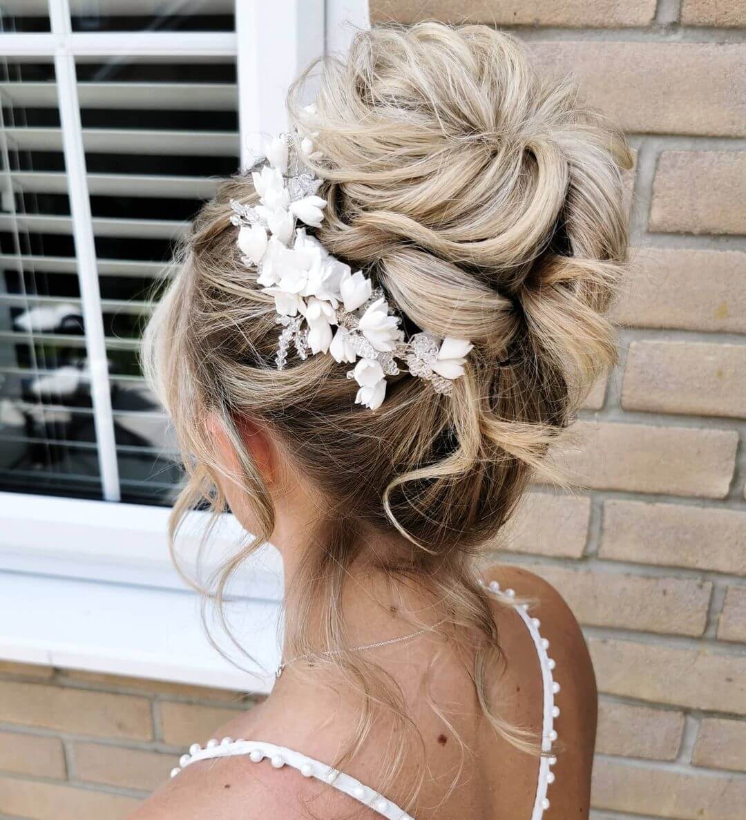 Bridesmaid Hairstyle for Young Women Messy Bun