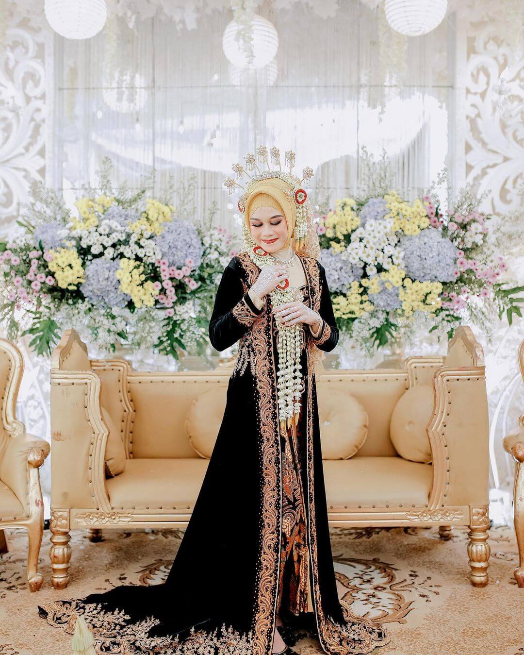 Black Hijab Wedding Dress With Golden Border