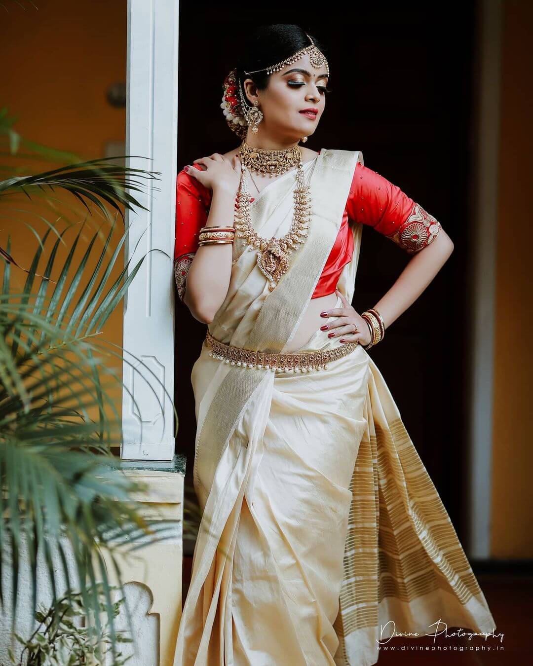 Traditional Golden Kancheepuram saree every bride will love 🥰🥰 Outfit  @mugdhaartstudio Follow @southindianbridalfashion for daily dose of… |  Instagram
