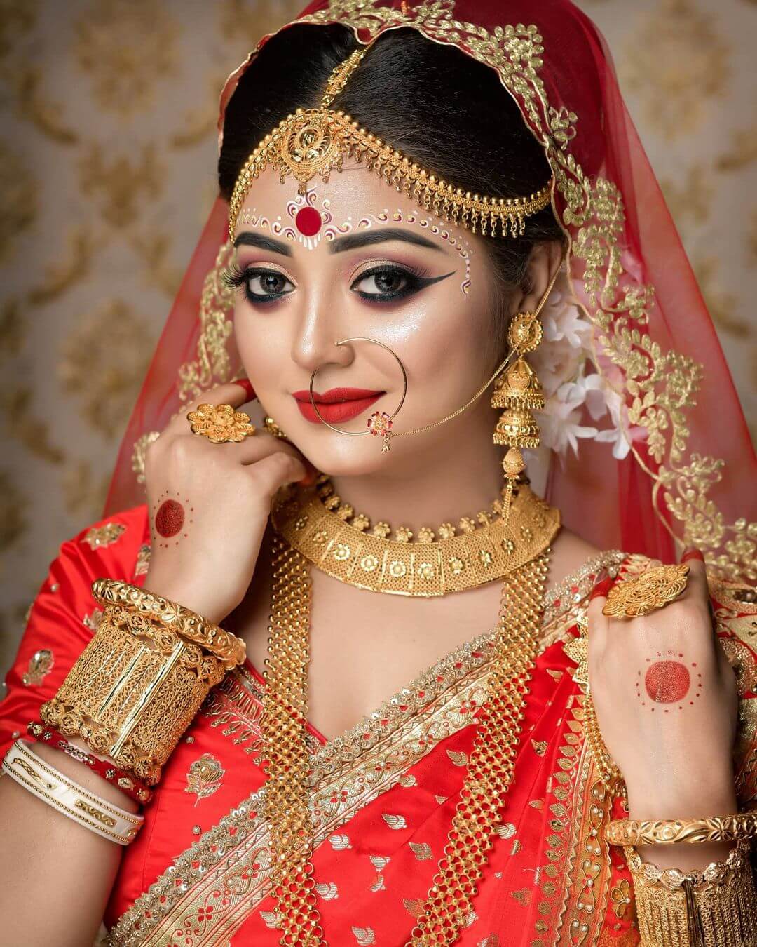 Bengali Bridal eye Makeup Shiny light pink bridal eye makeup