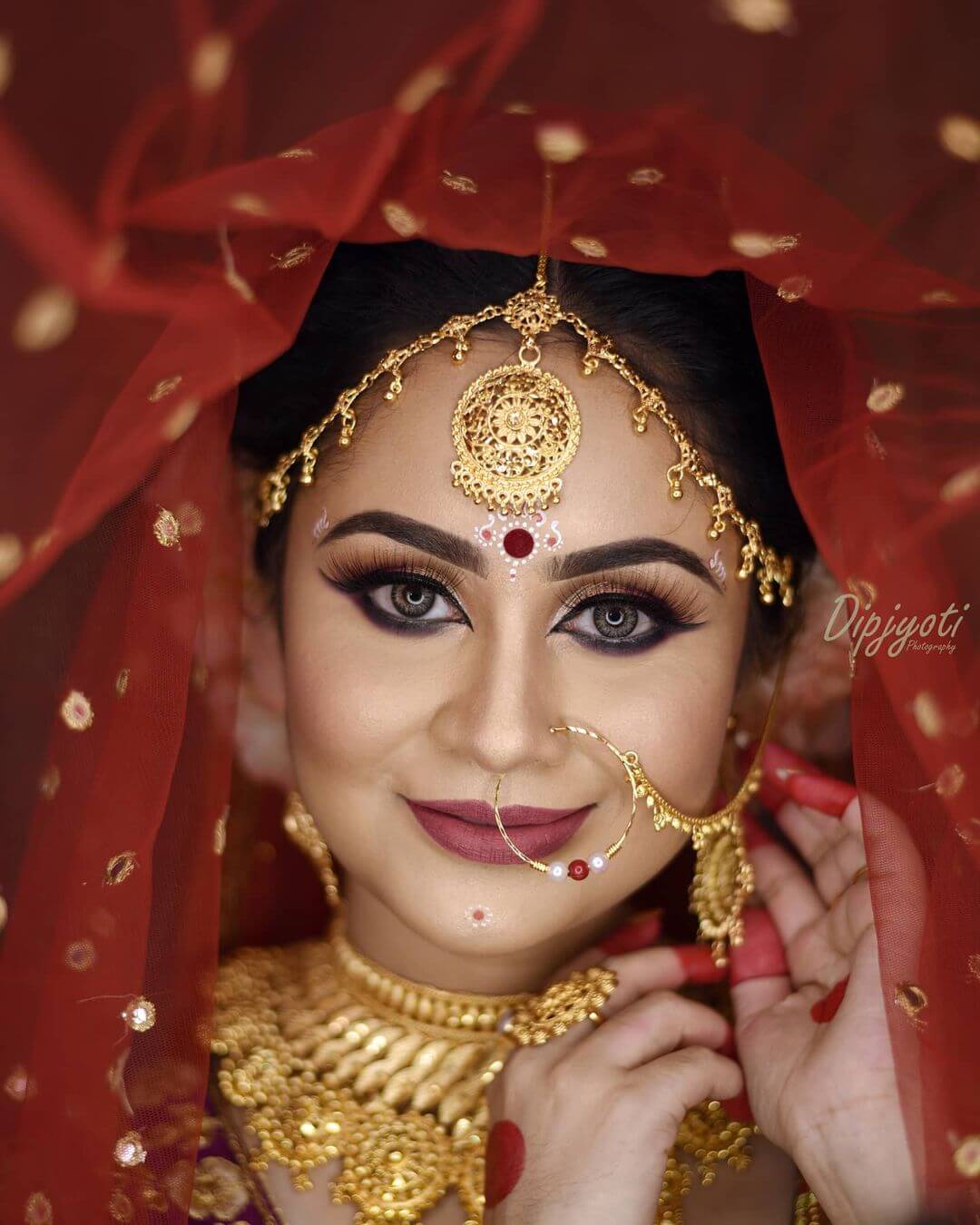 Smokey gold bridal eye makeup