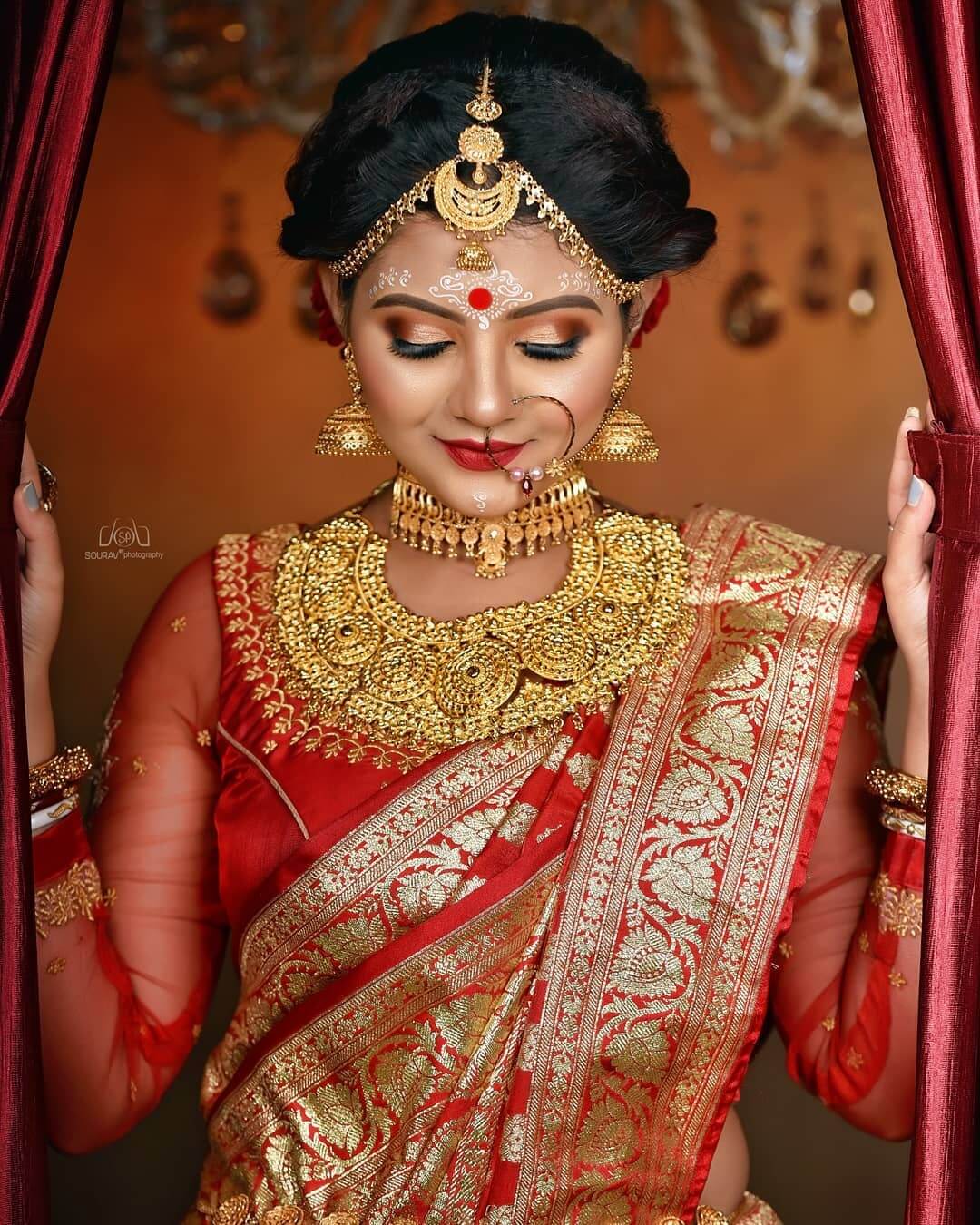 Copper-gold inspired Bengali jewellery set