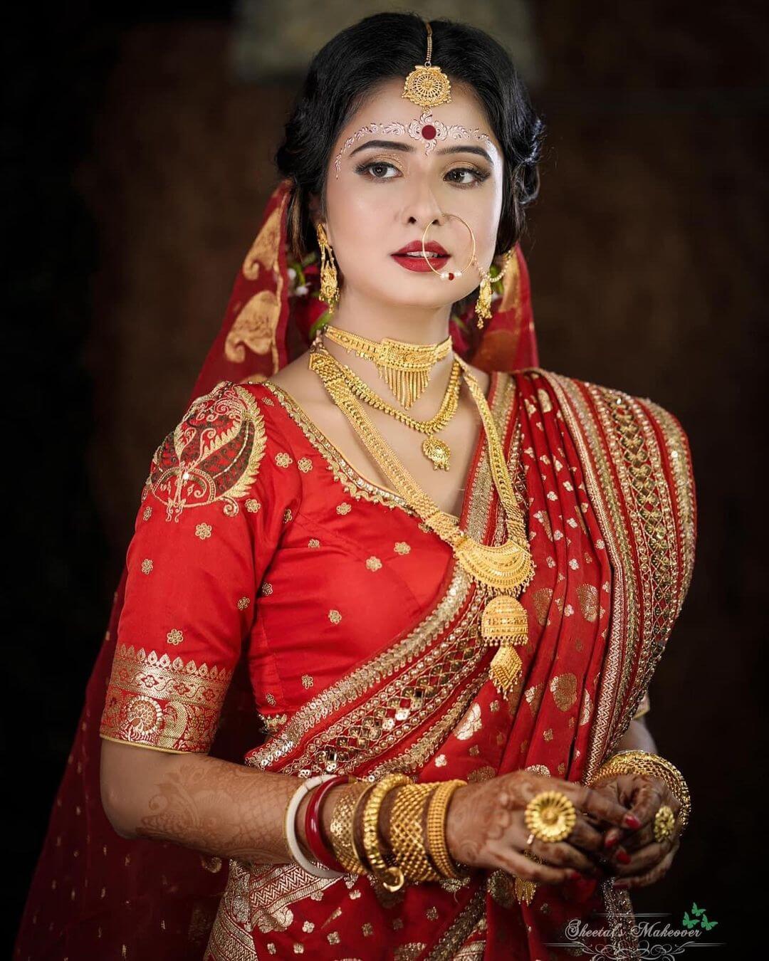 Minimal Bengali bridal jewellery set