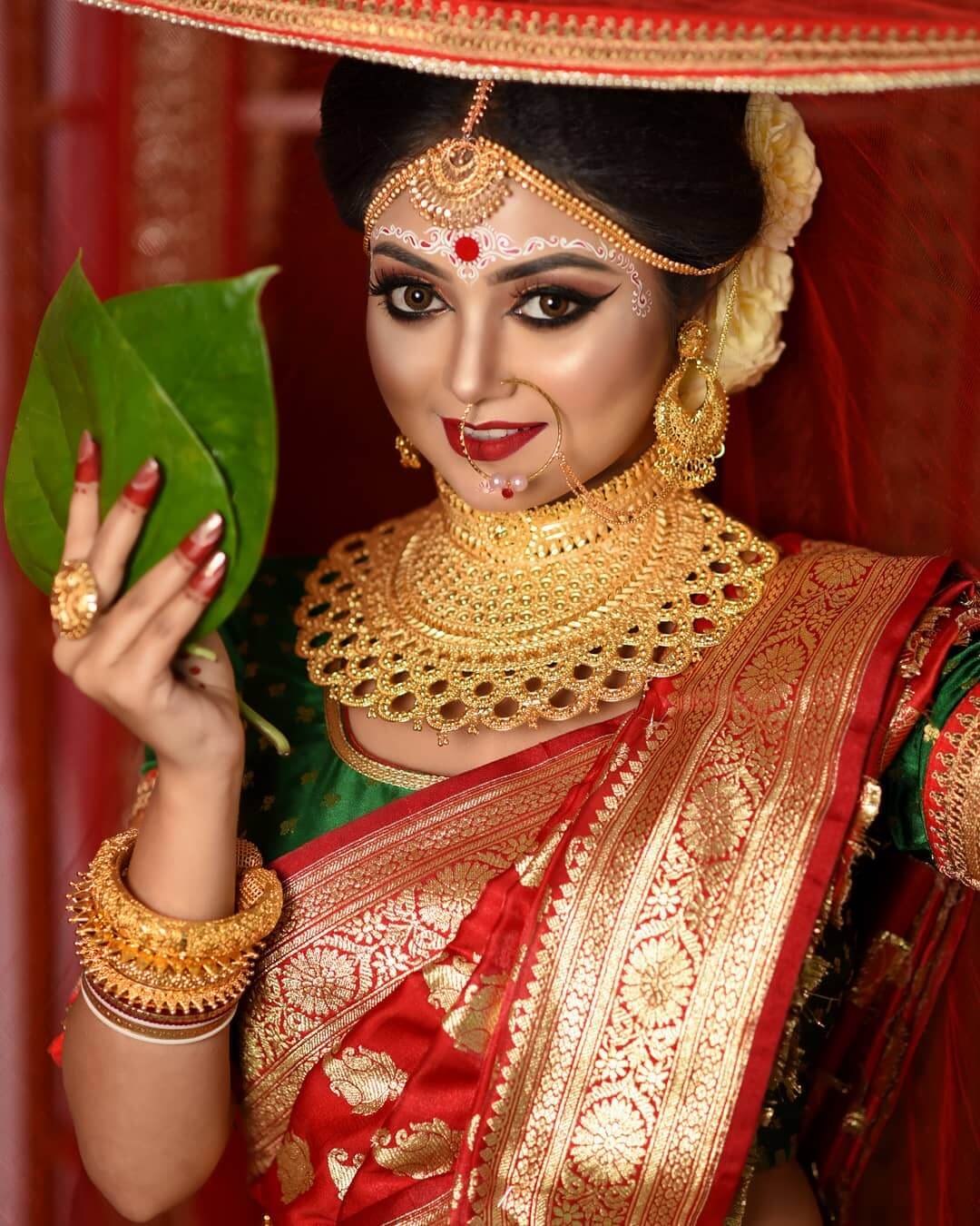 The Bengali bride jewellery set with heavy haar 