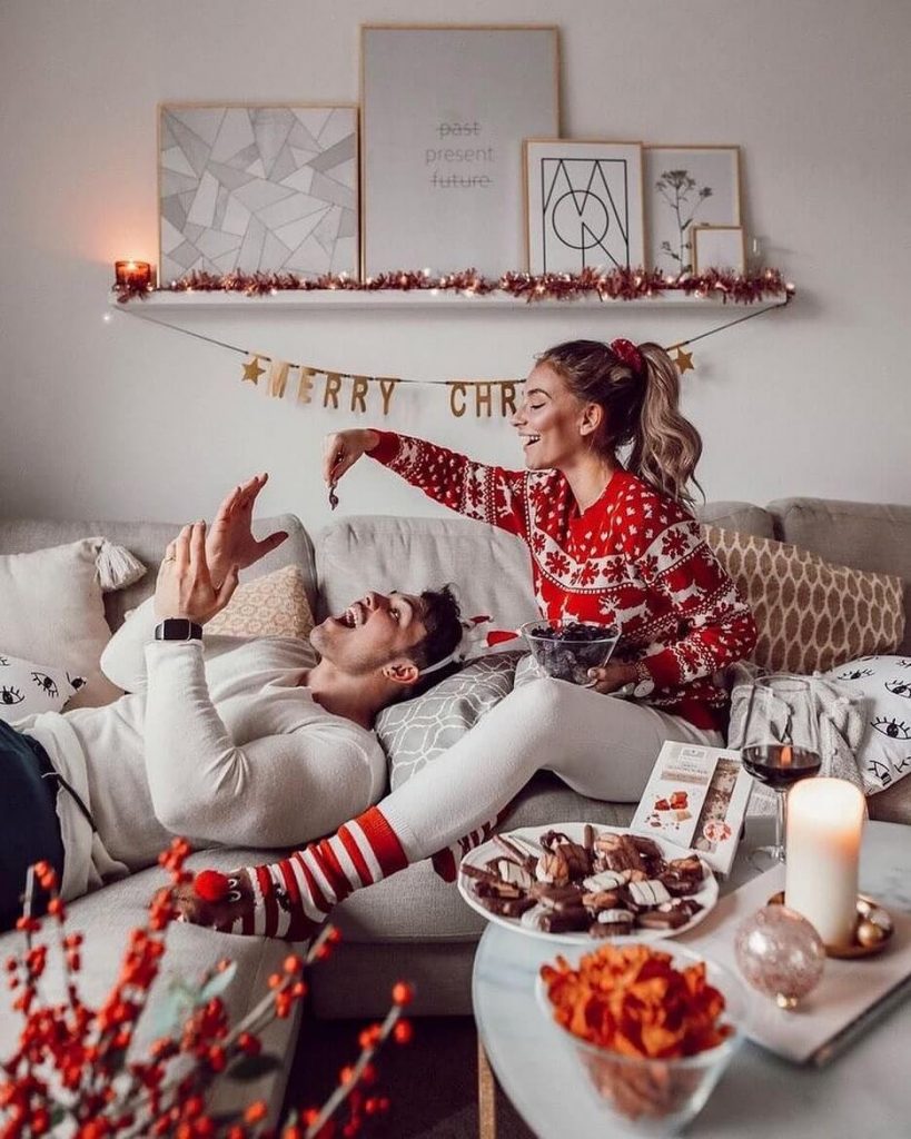 Romantic Christmas Couple Photoshoot Ideas - K4 Fashion