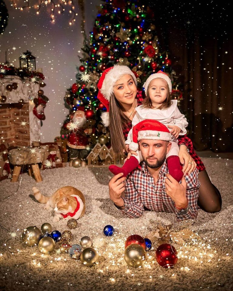 Christmas Photoshoot Ideas for Family - K4 Fashion