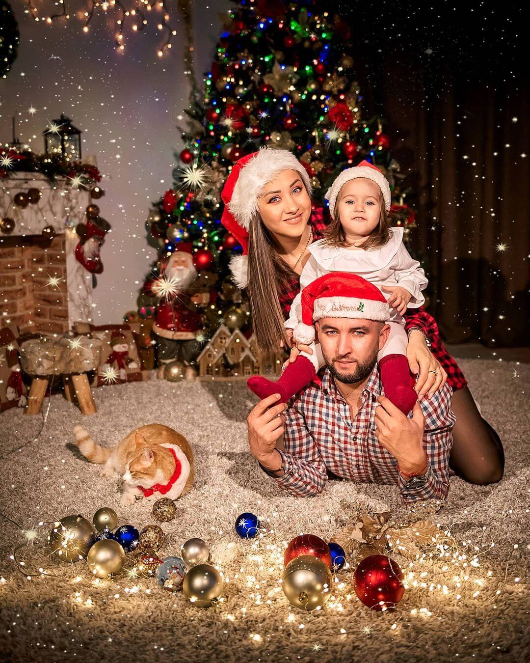 Christmas Photoshoot Ideas for Family Christmas Family Photo With Toddler