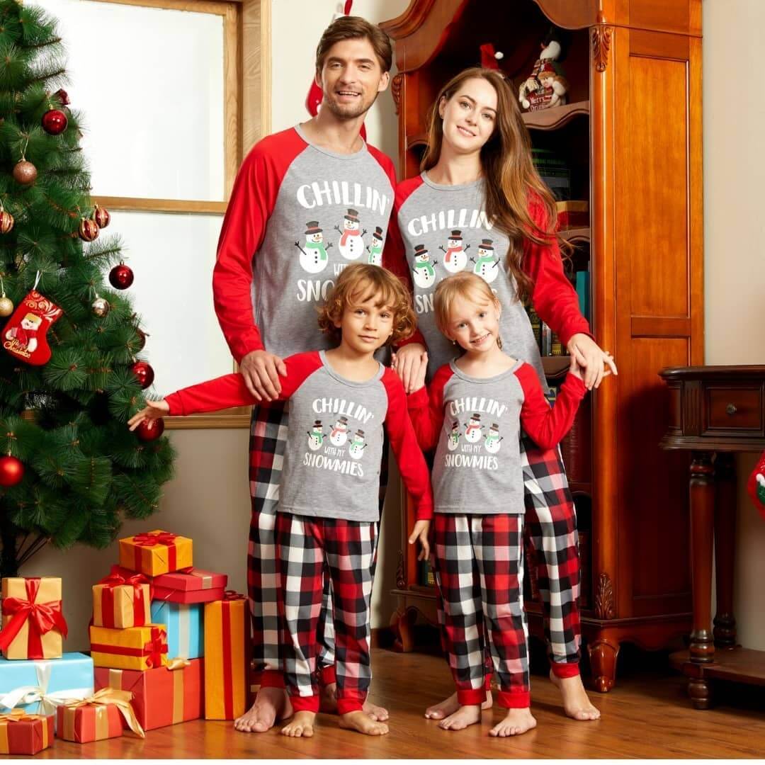 Christmas Photoshoot Ideas for Family Similar Christmas Outfits For Family