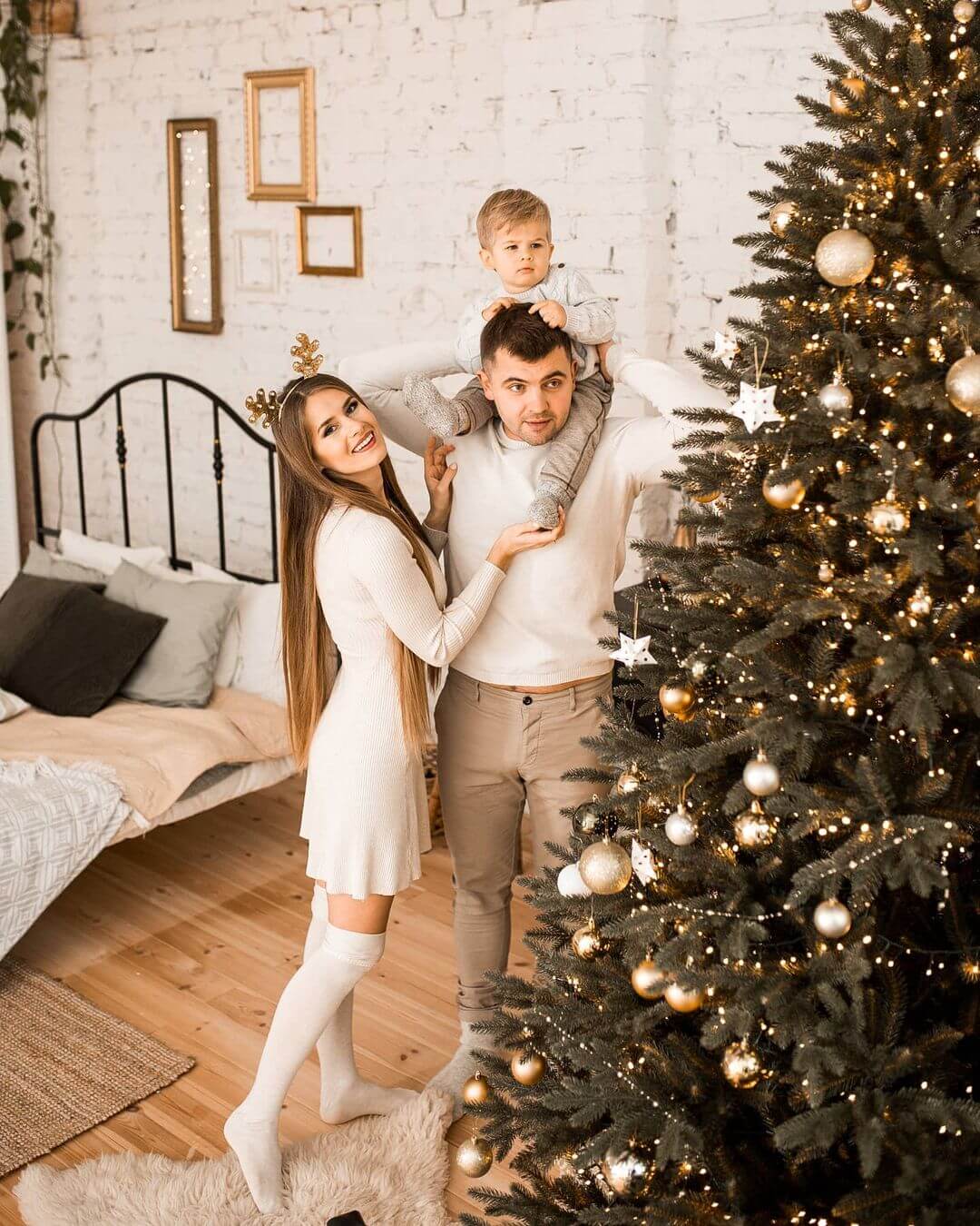 Christmas Photoshoot Ideas for Family Toddler Sitting On Father's Shoulder