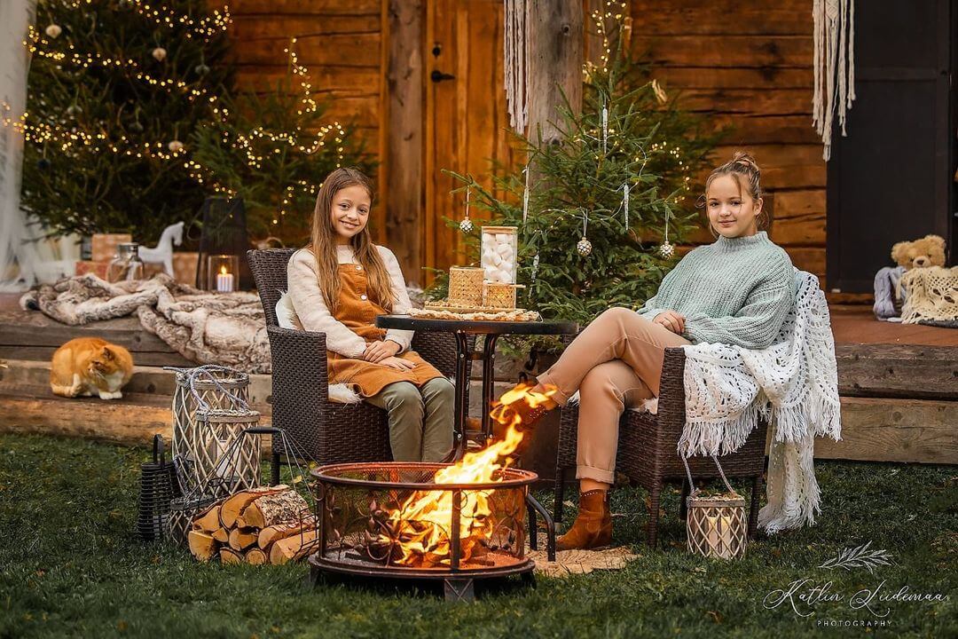  Christmas Photoshoot Ideas for Teenage Girl An Outdoor Photoshoot With Fire