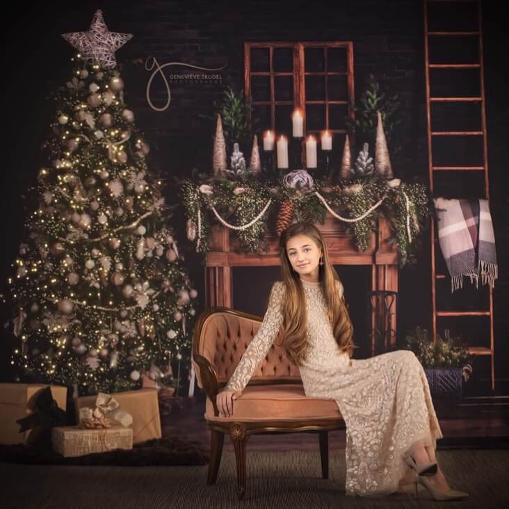 Christmas Photoshoot Ideas for Teenage Girl Christmas Photoshoot In Dim Lights