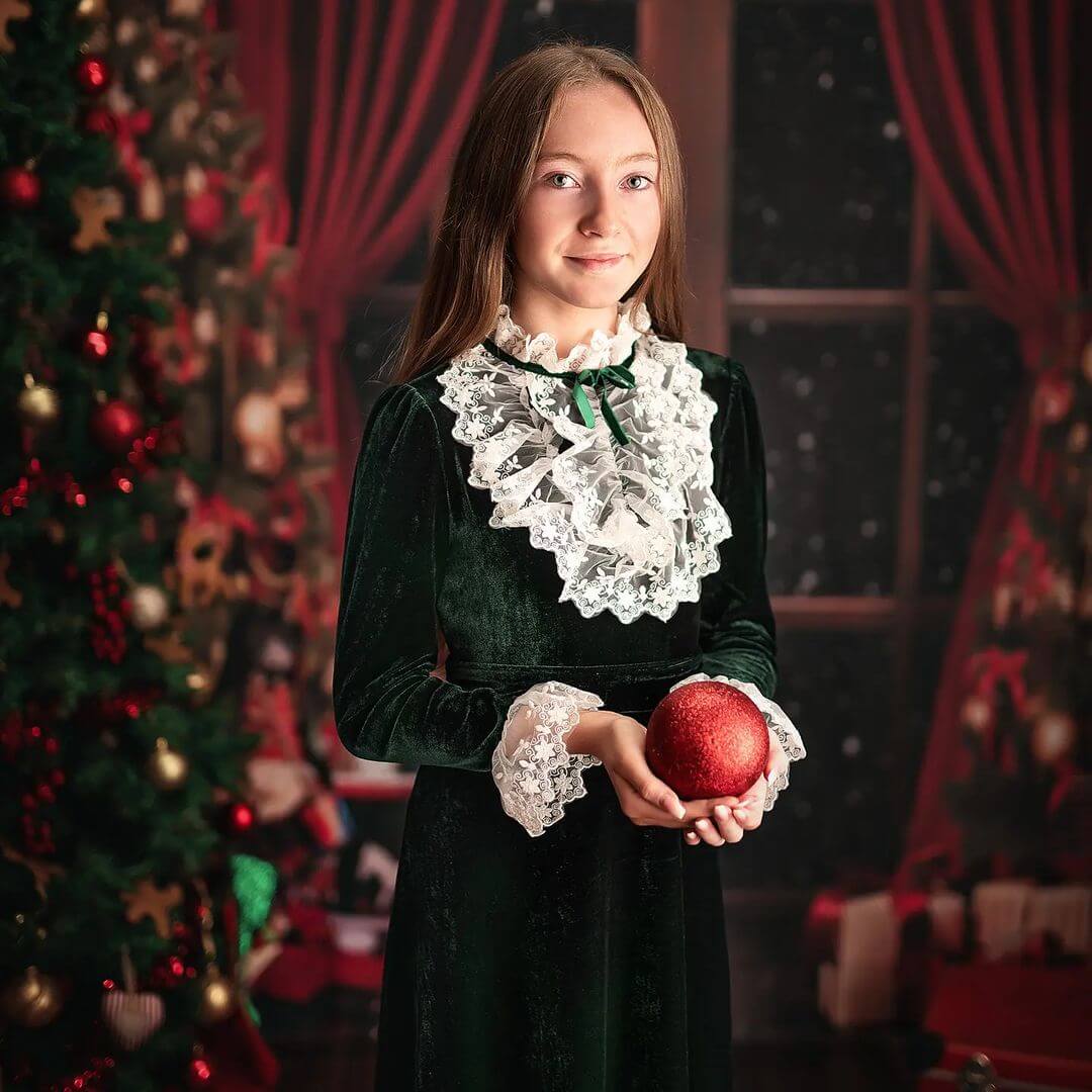 Christmas Photoshoot Ideas for Teenage Girl A Vintage Christmas Look