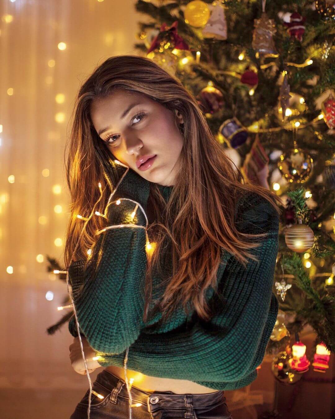 Christmas Photoshoot Ideas for Women Light Me Up