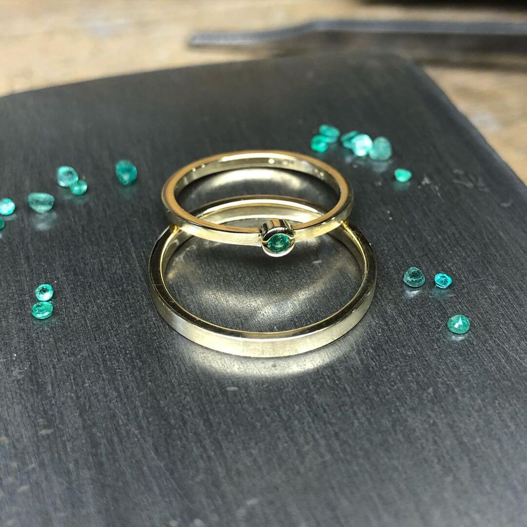 Engagement Ring Designs for Couple Simple And Elegant Emerald Gold Rings