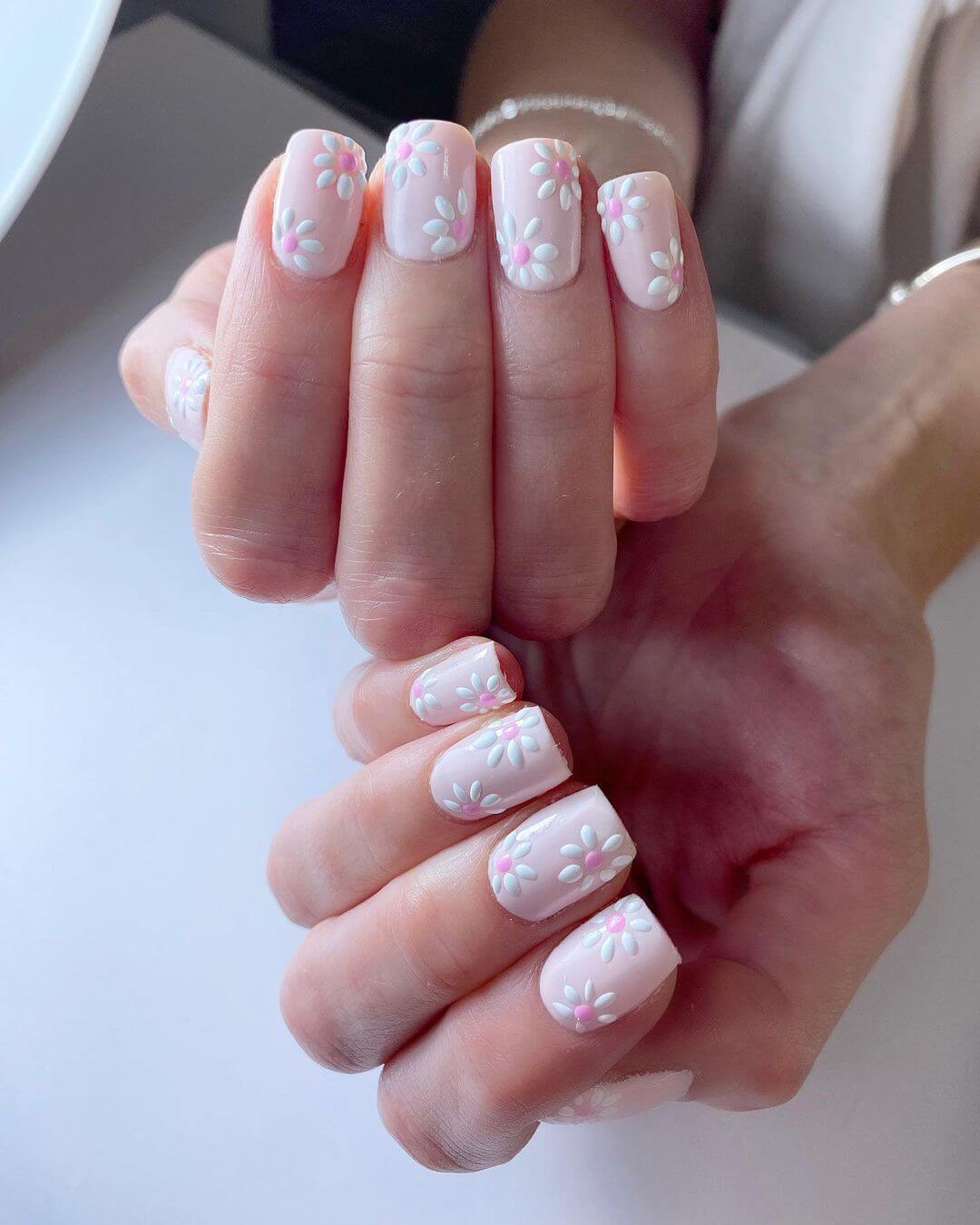 Pretty Pink Daisy Nail Art