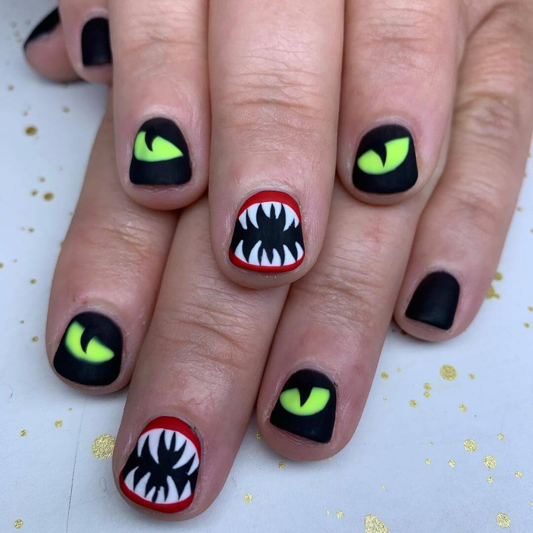 Halloween Nail Art Designs Green eyes and vampire's teeth are the scariest 