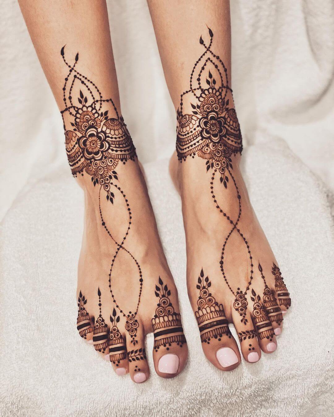 Indian Bridal (Dulhan) Mehndi Designs For Legs FROM THE SWIRLY QUIRKY WILD WEST