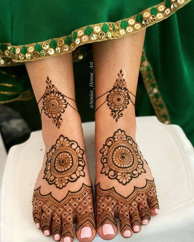 Indian Bridal (Dulhan) Mehndi Designs For Legs Simplicity and Elegance Personified