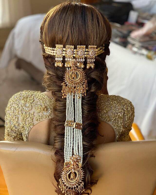 Jada Styles for Bridal Braids Pieces of gold connected by pearls Jada style